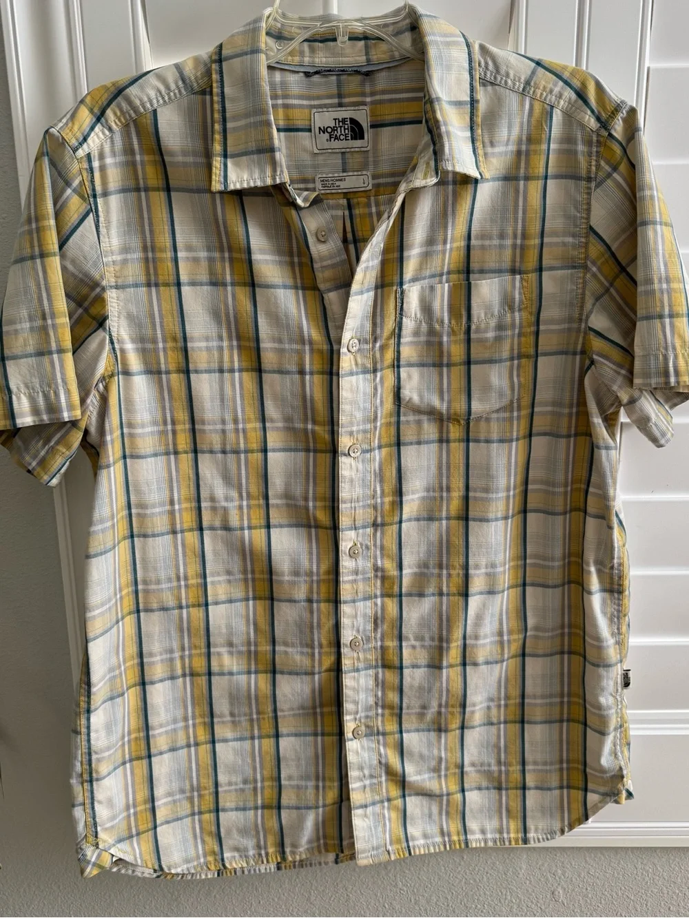 The North Face men’s plaid Large short sleeve button down camp shirt hiking EUC